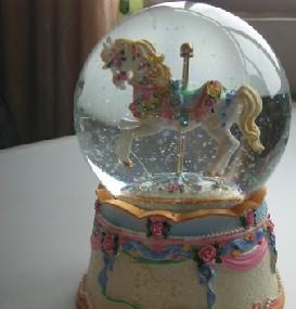 樹脂工藝品的多樣應用 從個性煙灰缸到母嬰用品